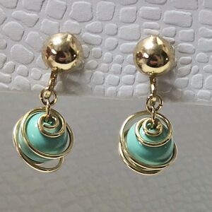 MCM Wire-Wrapped Caged Turquoise Bead Vintage Screw-Back Dangle Earrings 40s-50s